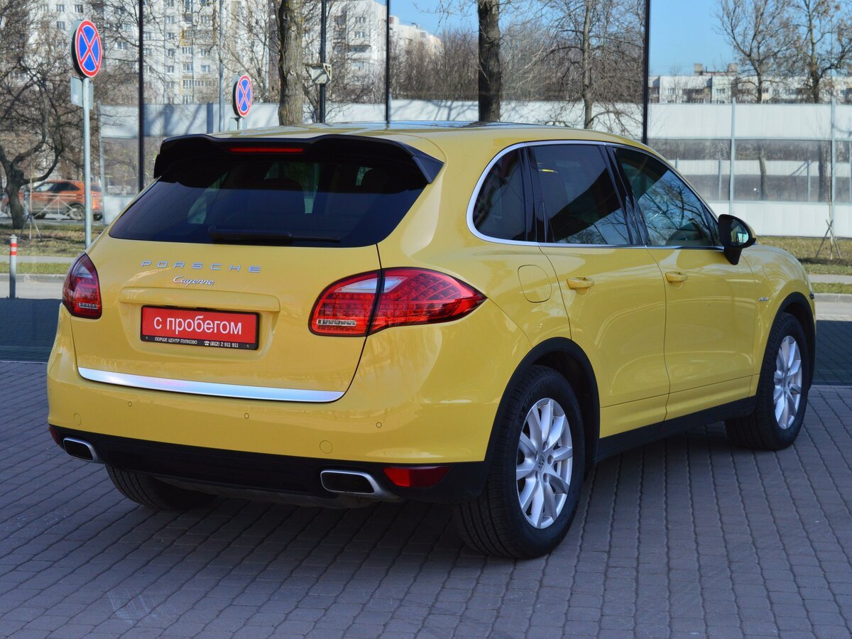Porsche Cayenne 2021 жёлтый