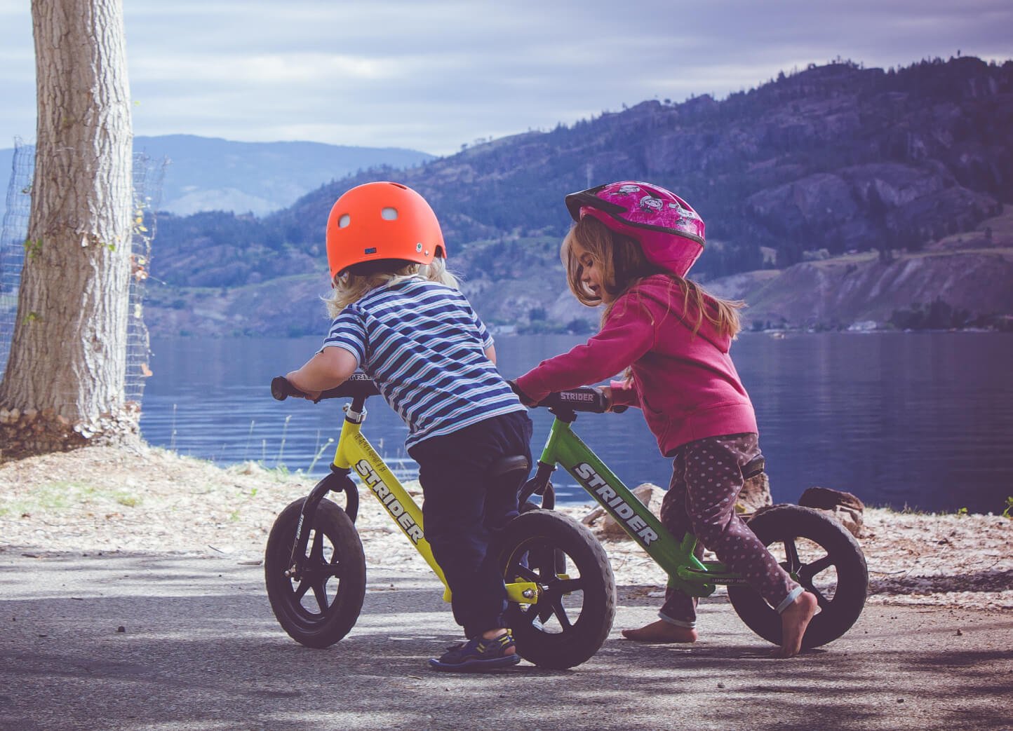 Беговел екатеринбург. Логотип беговела. Дети на беговелах лого. Scooter Stroller haqida ma'lumot.