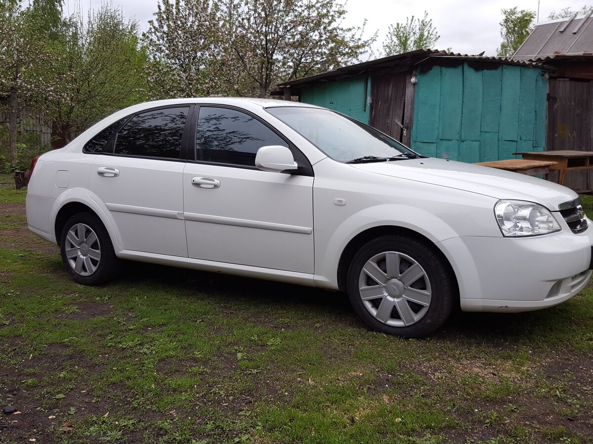 Chevrolet Lacetti 2012 седан