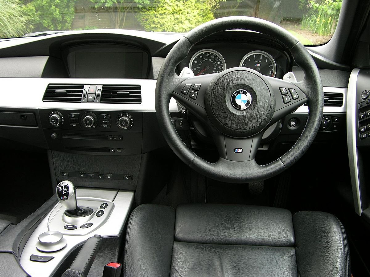 BMW e60 салон механика