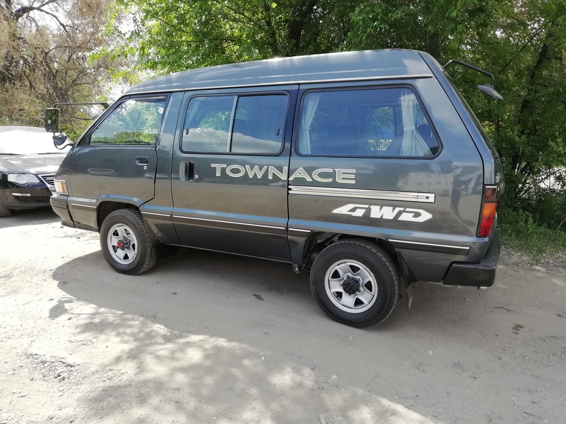Тойота таун айс 2. Toyota Town Ace 1988. Toyota Town Ace 2g. Тойота Таун айс 1988. Toyota Town Ace 1988 салон.