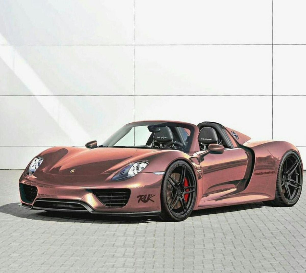 Porsche 918 Gold