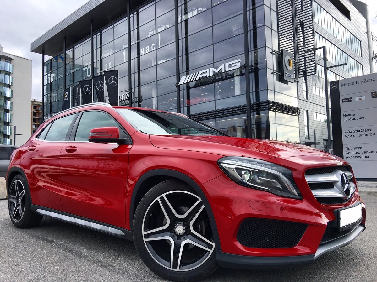 Mercedes-Benz GLA 200 красный