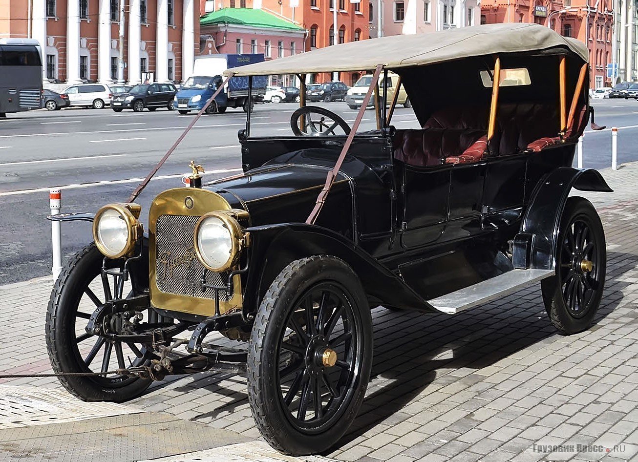 Первые машины как называются. Автомобили Российской империи Руссо Балт. Руссо-Балт 1909. Автомобиль Руссо-Балт 1911. Автомобили 1915 года завода «Руссо-Балт".