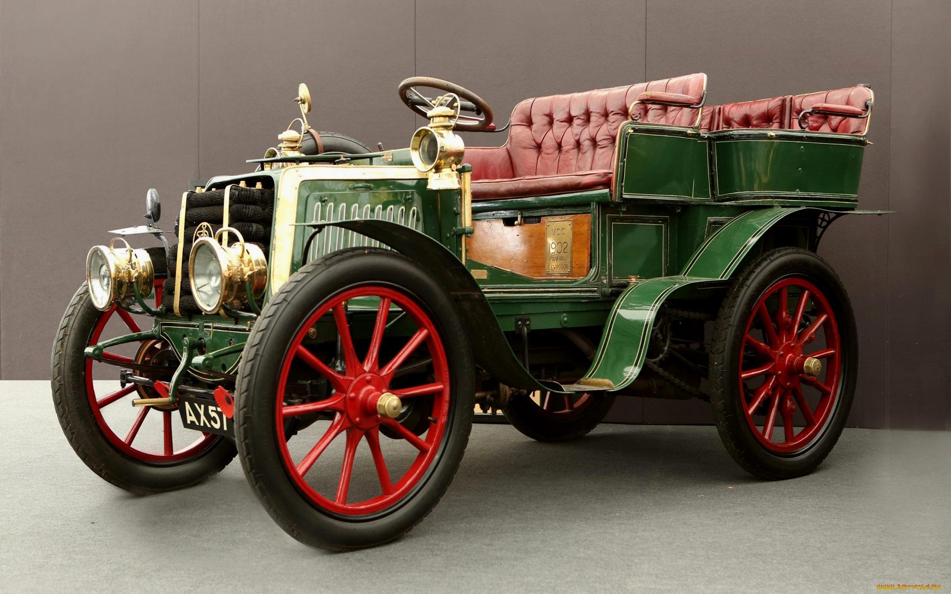 Первый автомобиль на бензине. Панар Левассор 1902. Панар Левассор 1895. Панар Левассор 1902 год. Panhard & Levassor b1 15 CV Tonneau 1902-го года.