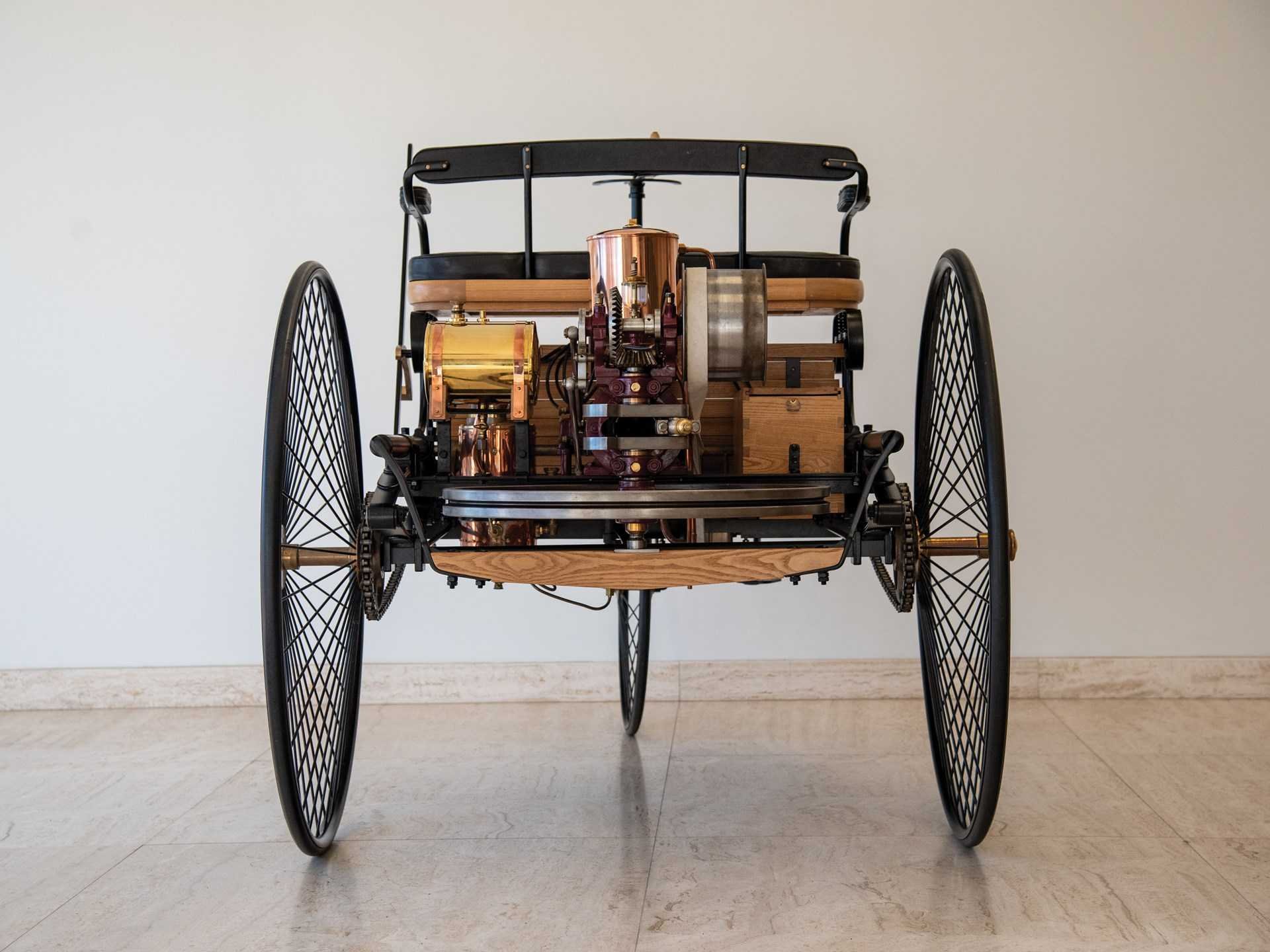 Первый автомобиль на бензине. Benz Patent-Motorwagen 1886.