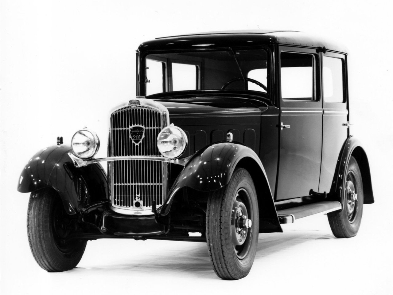 Первый автомобиль на бензине. Peugeot 201 1929. Peugeot 201 1929-1937. Peugeot 201 н. Первый автомобиль Пежо.