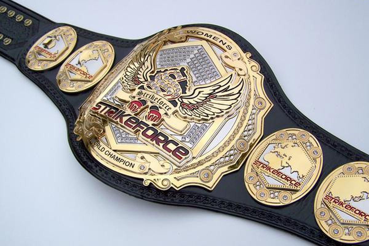 Чемпионские пояса ММА Strikeforce