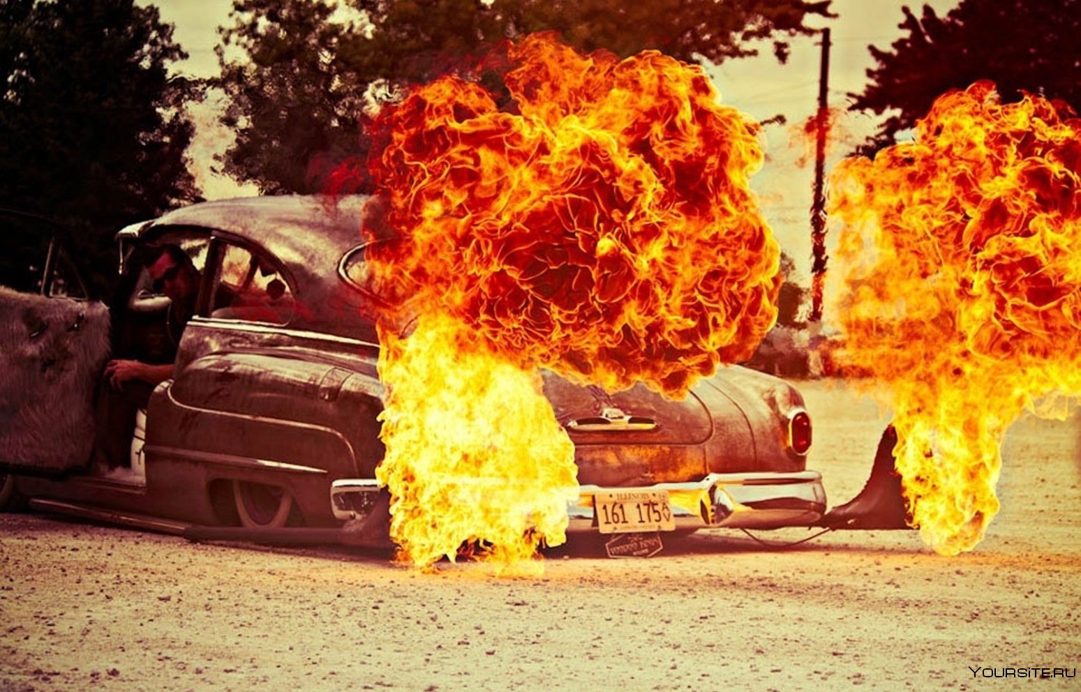 Машина горит машинки