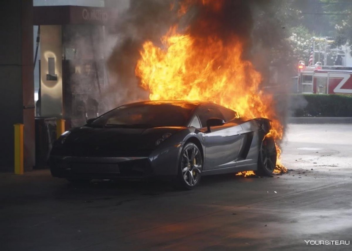 Lamborghini Huracan горит