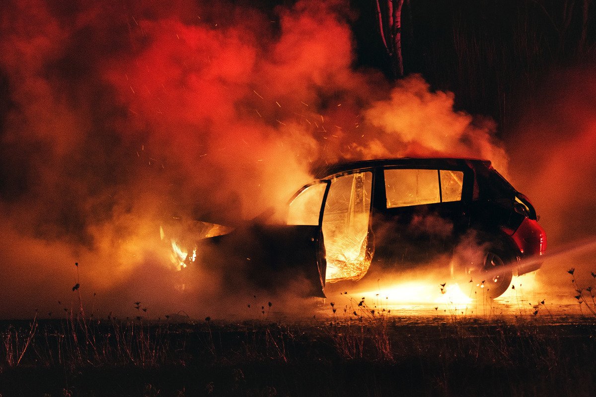 В Янтарном сгорели машины