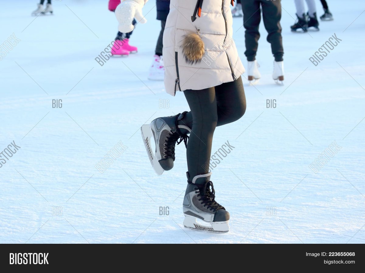 Прогулочные коньки на льду