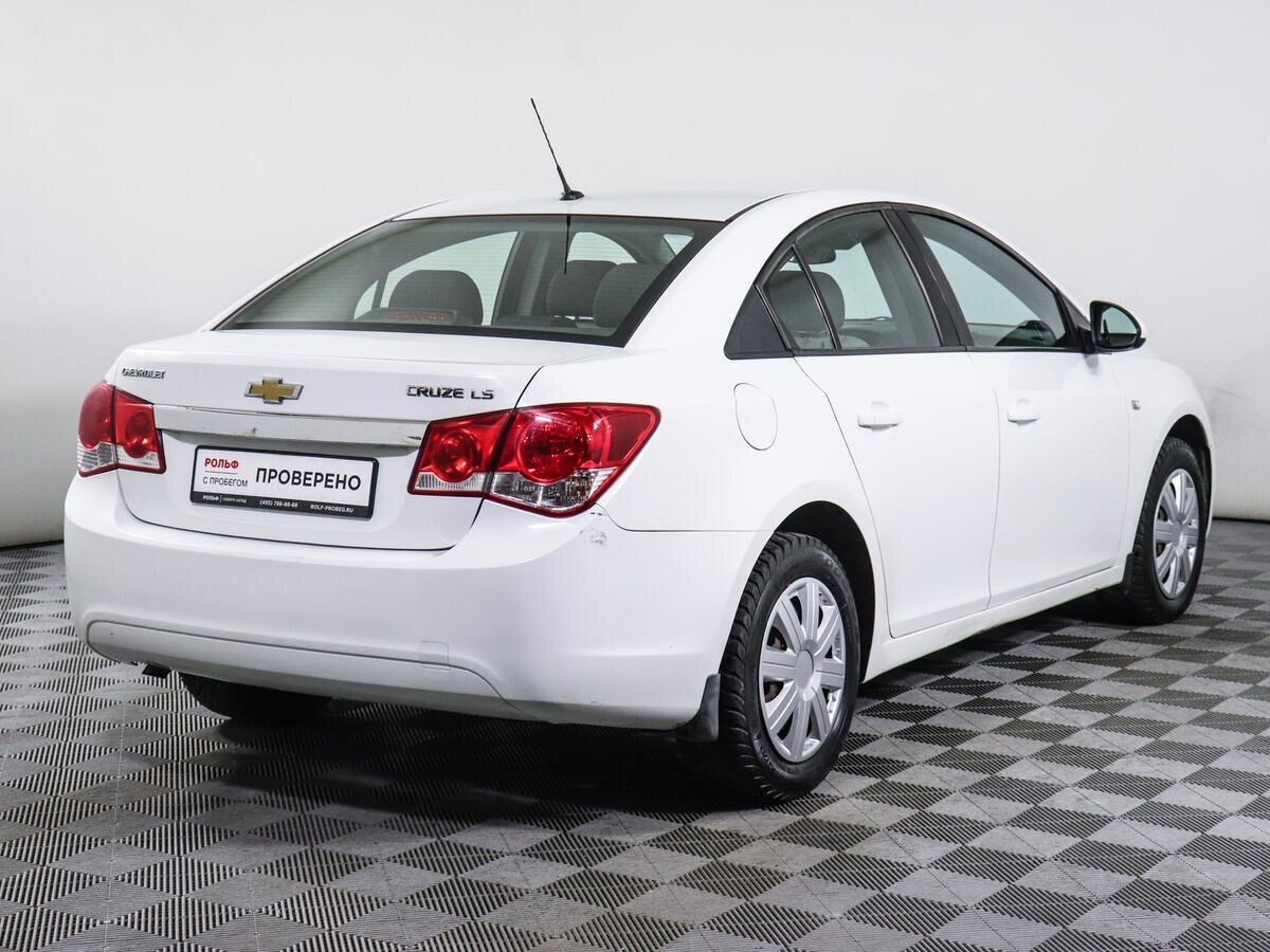 Chevrolet Cruze i (j300) седан вид 34 сзади