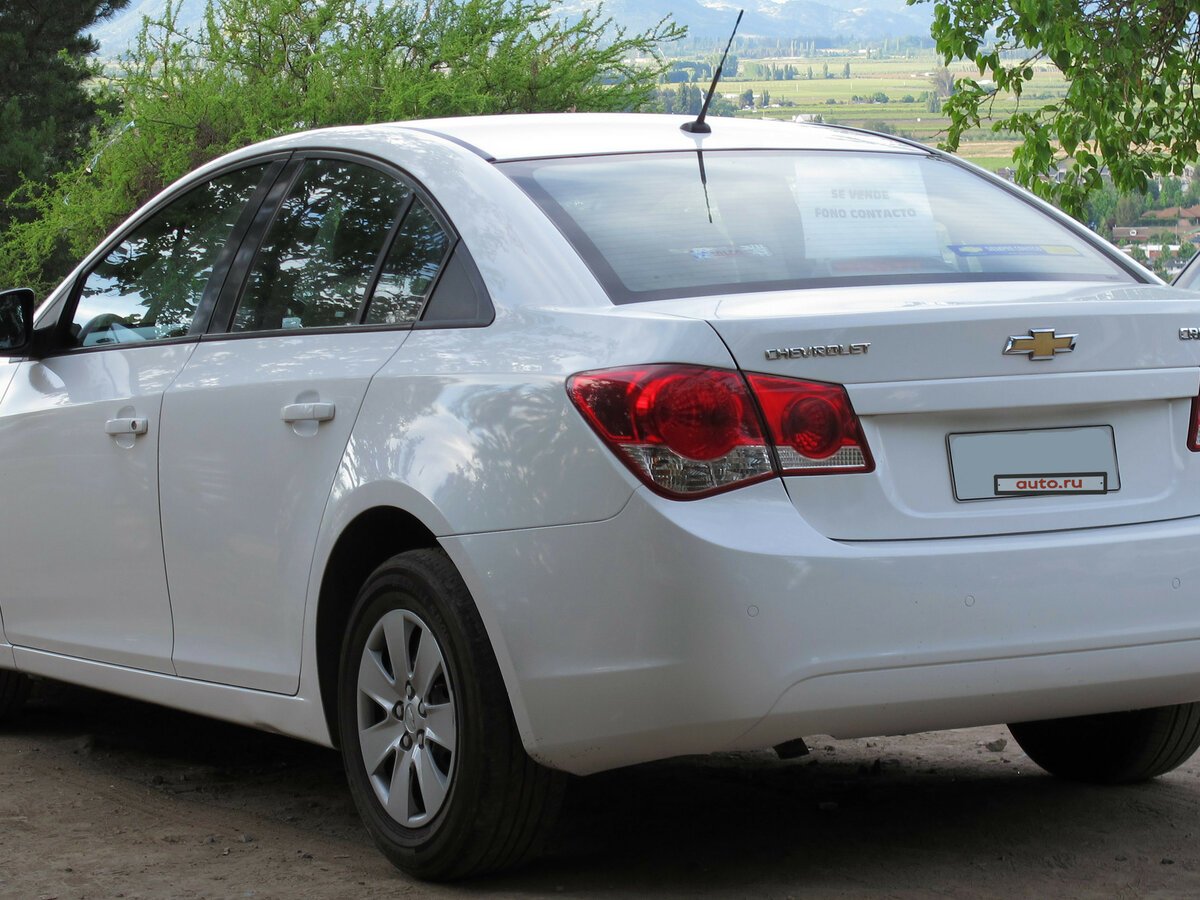 Chevrolet Cruze сзади 2009