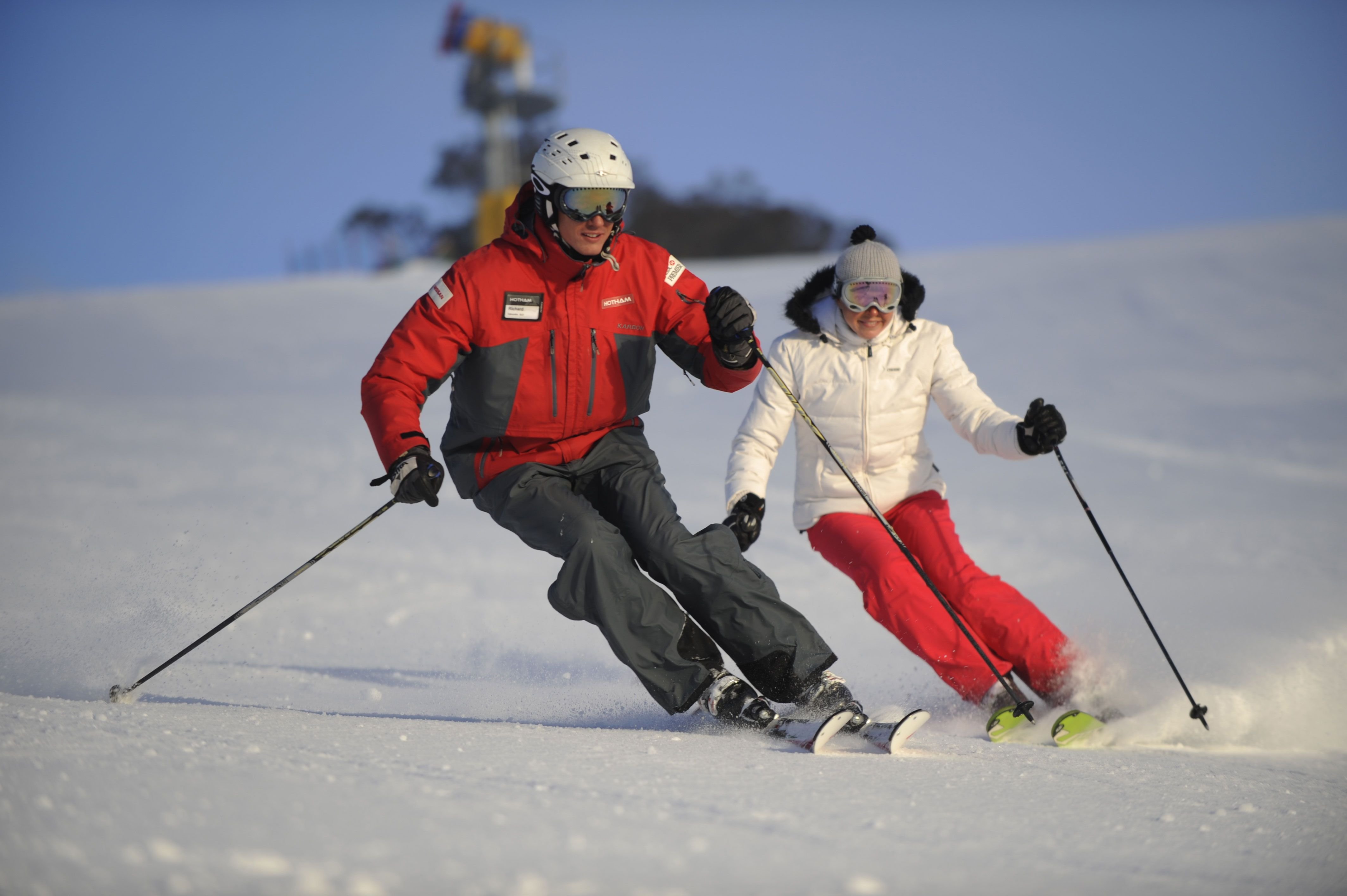 Катание на лыжах. Горнолыжный спорт. Покататься на лыжах. Горные лыжи. Покататься на горнолыжном курорте