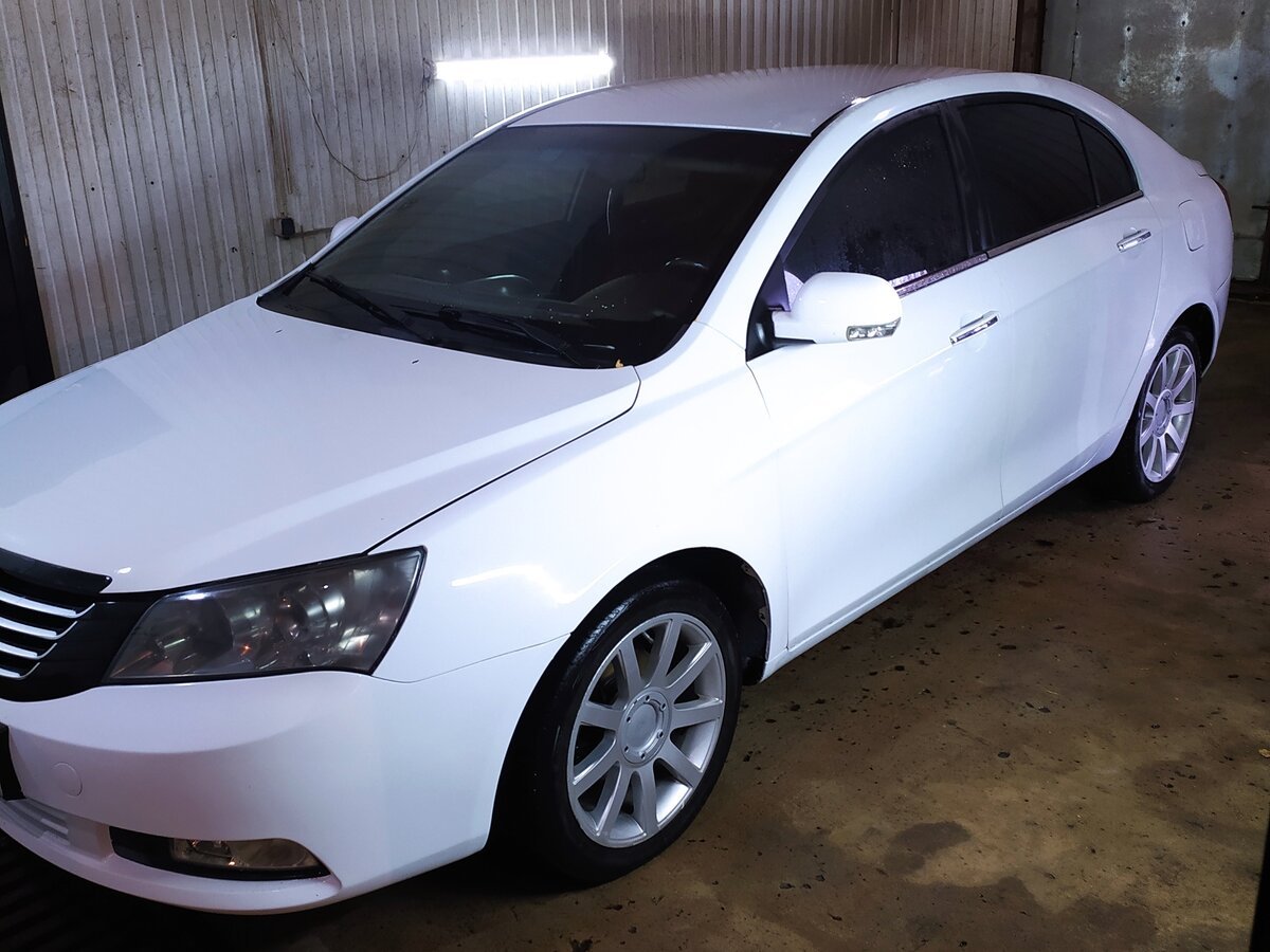 Белый Geely Emgrand ec7 о854вр12