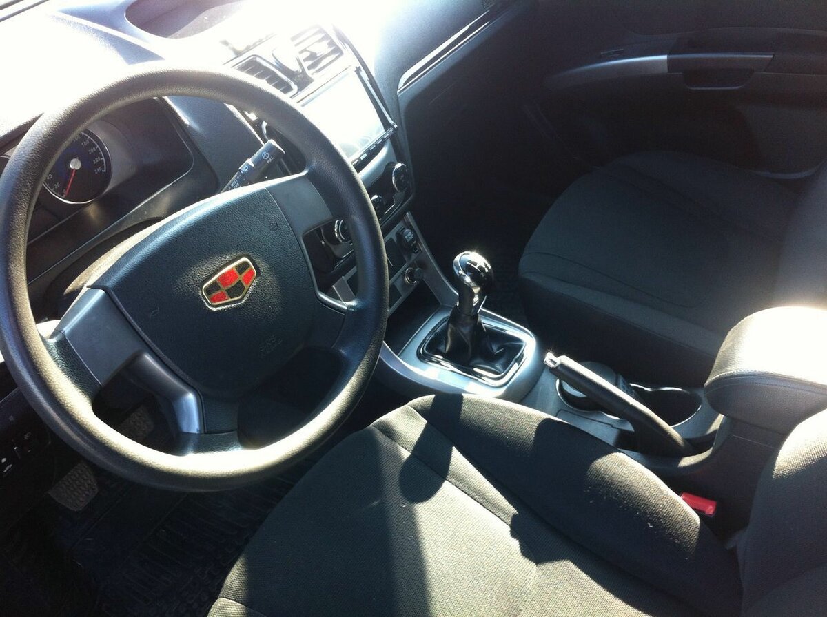 Geely Emgrand ec7черный потолок