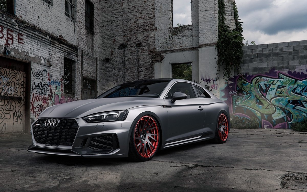 Audi rs5 Coupe серебристый