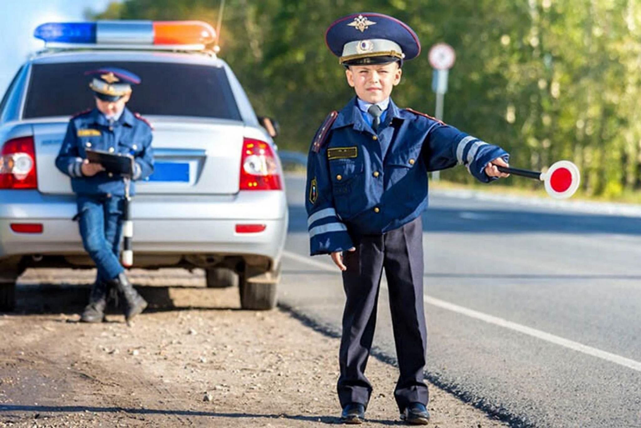 Гибдд и т д. Форма инспектора ГИБДД. Дорожный полицейский. Полицейский для детей. С праздником ГИБДД.