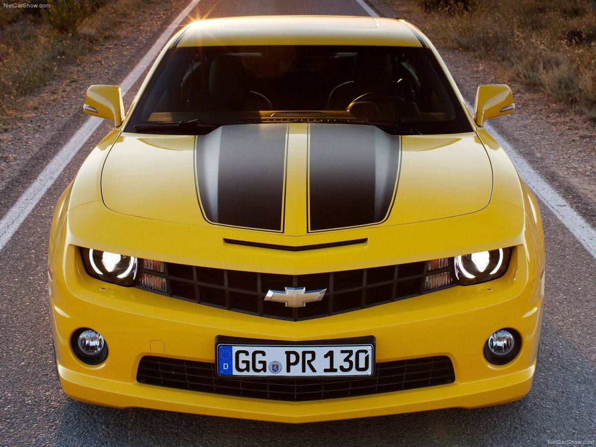 Chevrolet Camaro автомобиля жёлтый