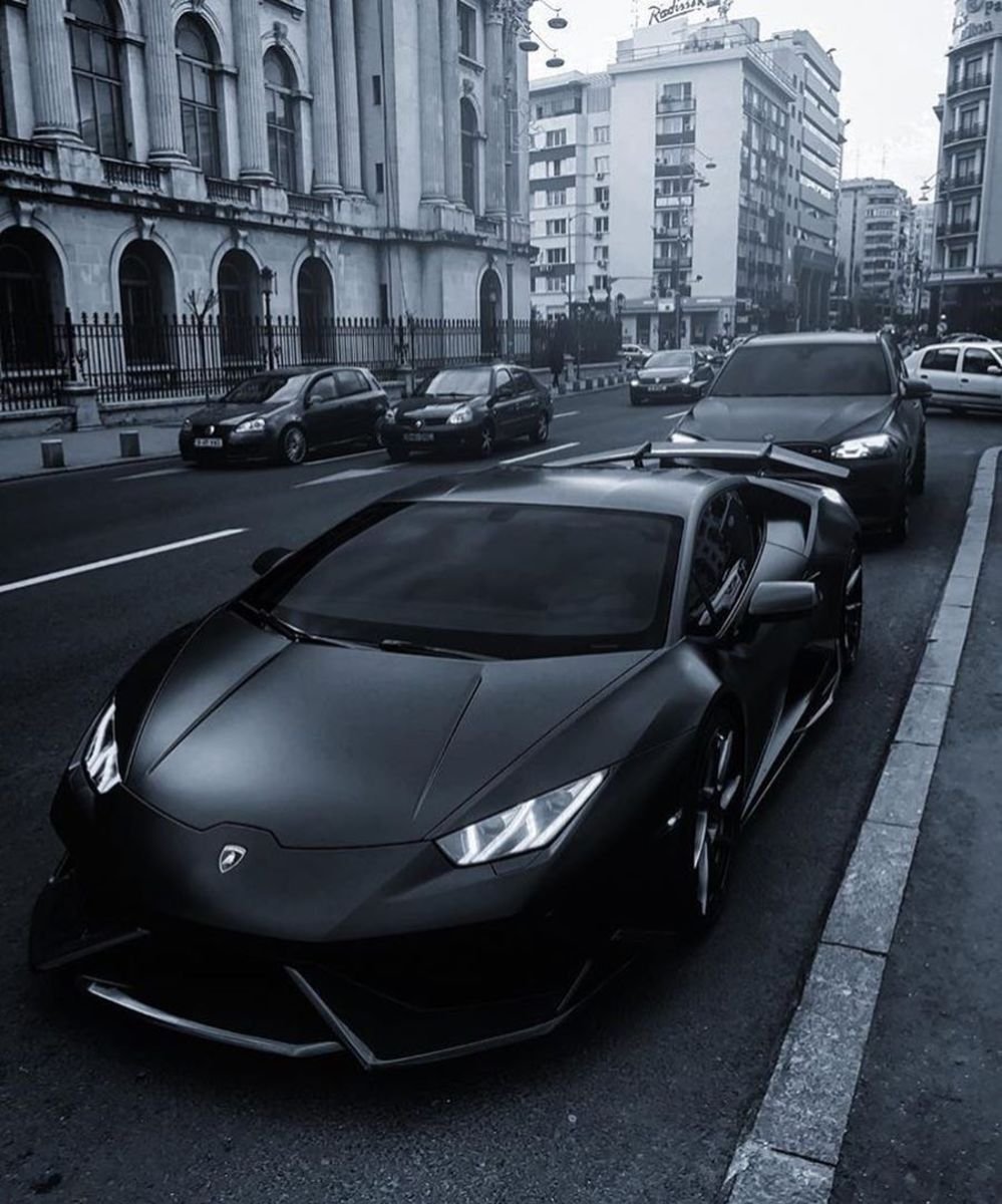 Lamborghini Aventador Roadster черная