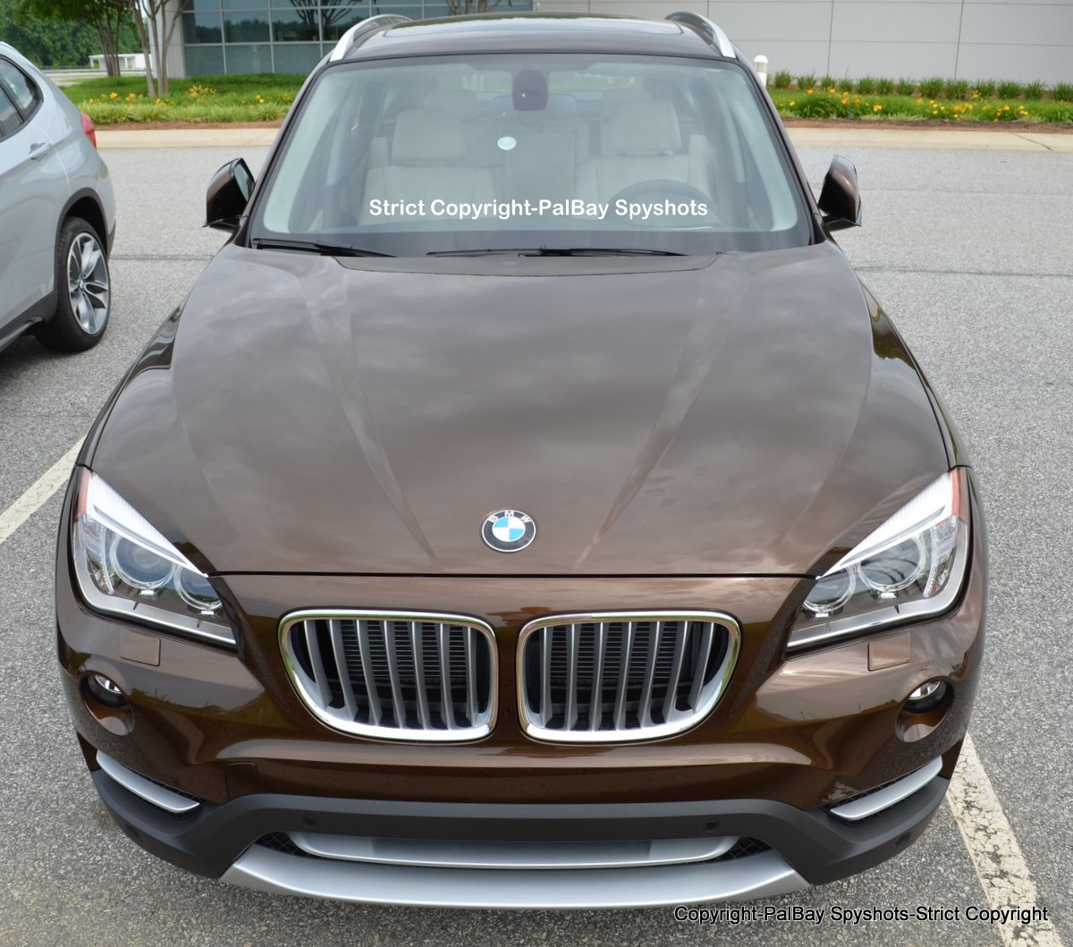 BMW x1 коричневый