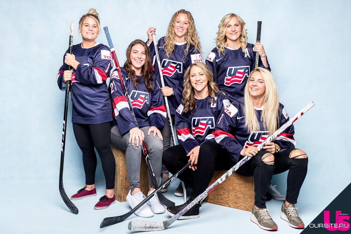 Первая женская хоккейная команда