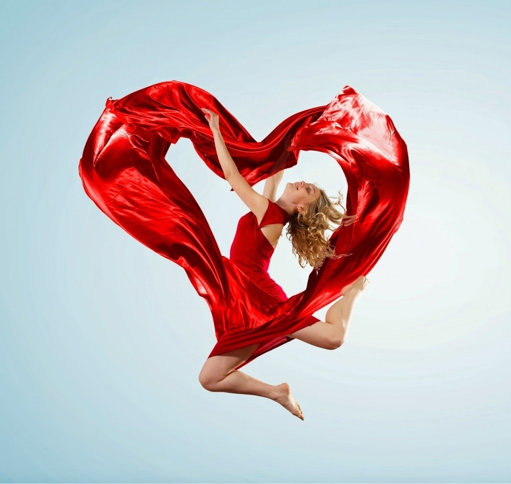 Жизнь есть танец. Танец сердца. Танцующая девушка и сердечки. Прекрасный танец. Танец любви.