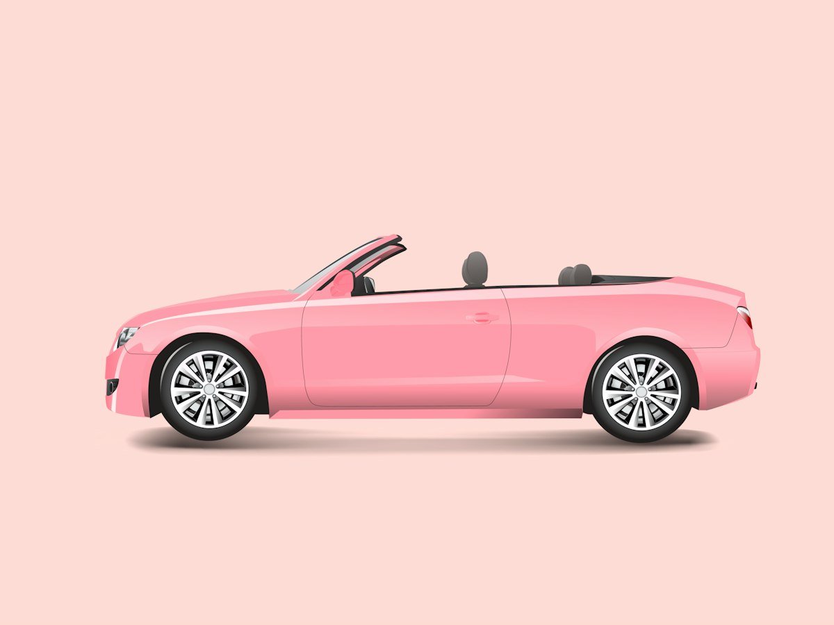 Розовая машина на белом фоне