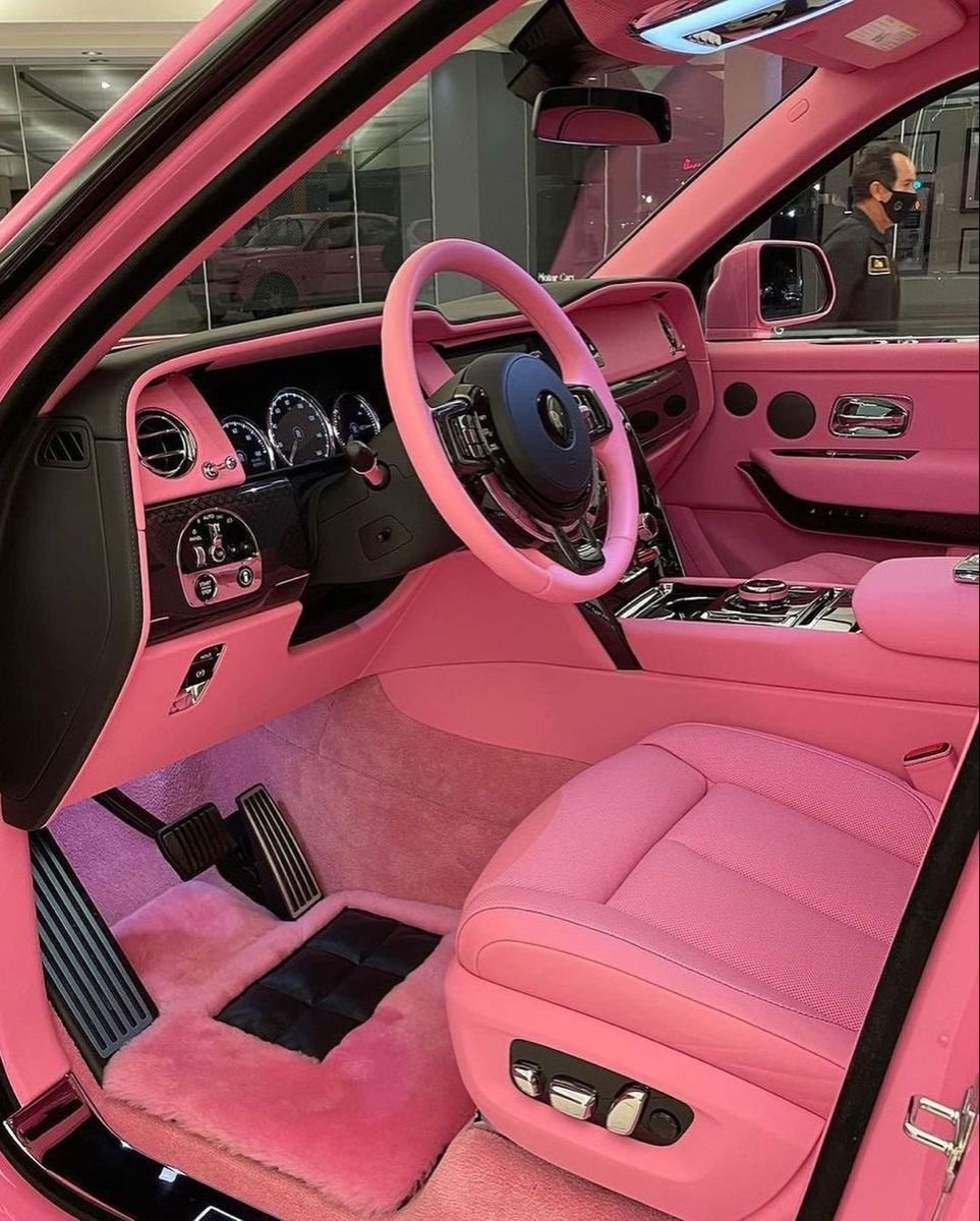 Розовый салон авто