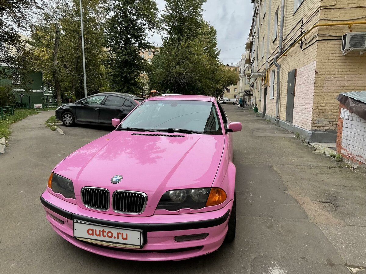 Розовая БМВ 3