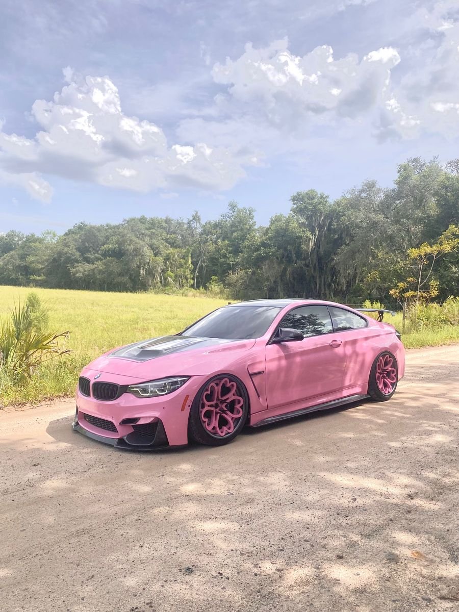 BMW m2 розовая