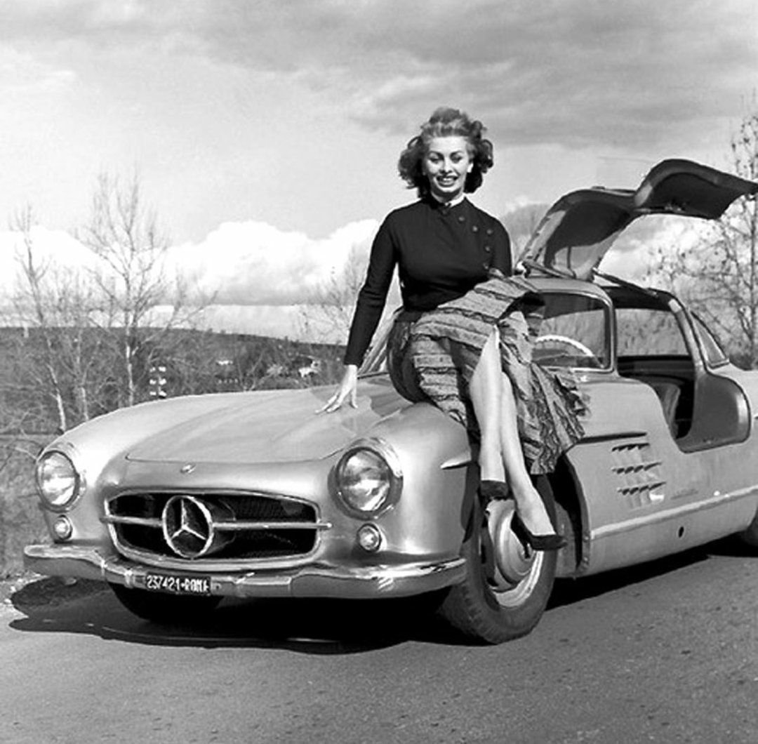 Софи Лорен и Мерседес 300 SL.