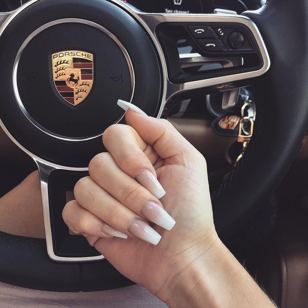 Маникюр Porsche