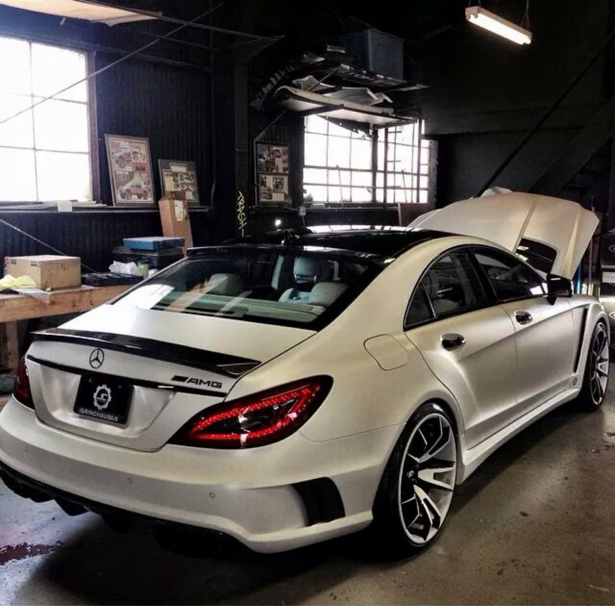 Мерседес банан CLS 63 AMG