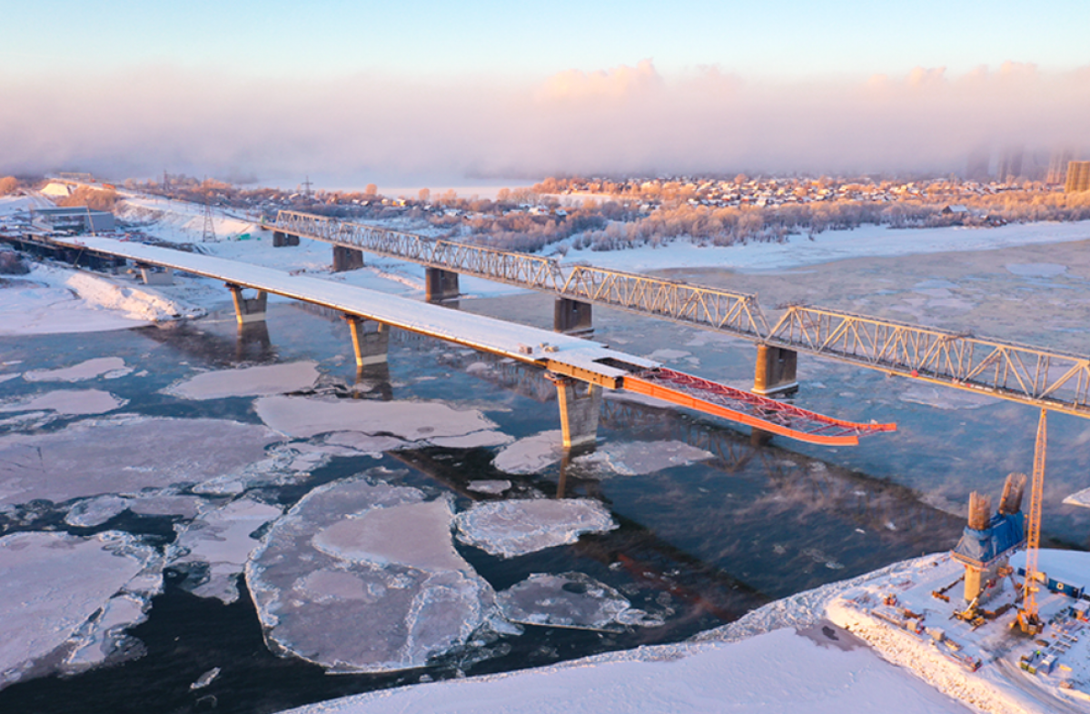 Мост через реку Обь в Новосибирске