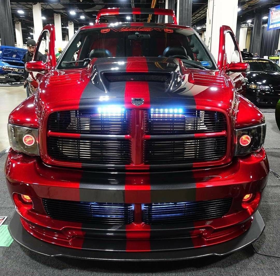 Ram dodge черно красная