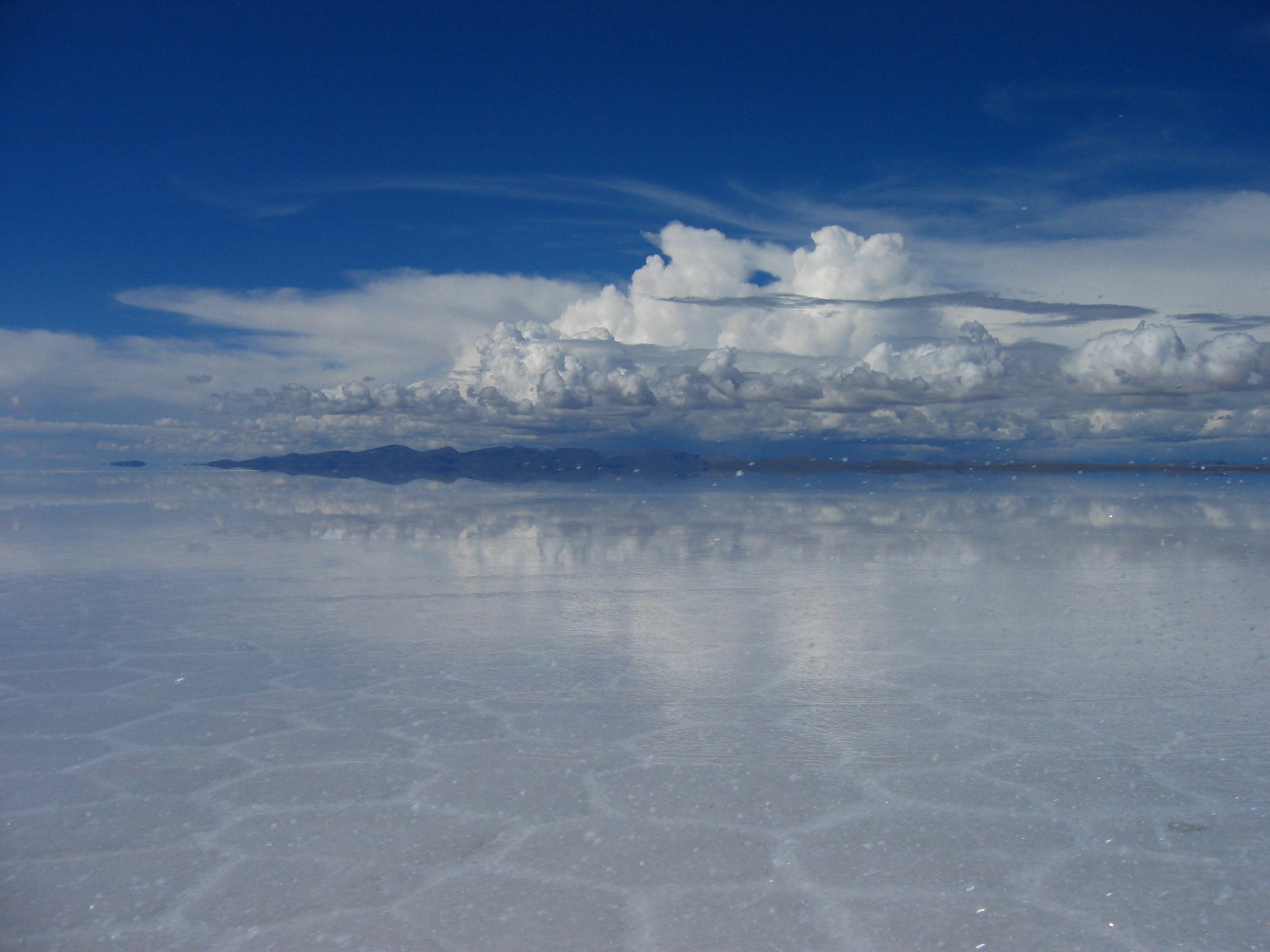 Большое соленое озеро площадь. Солончак Салар-де-Уюни. Салар де Уюни Боливия. Солончак Уюни соленое озеро Боливии. Солончак в Боливии.
