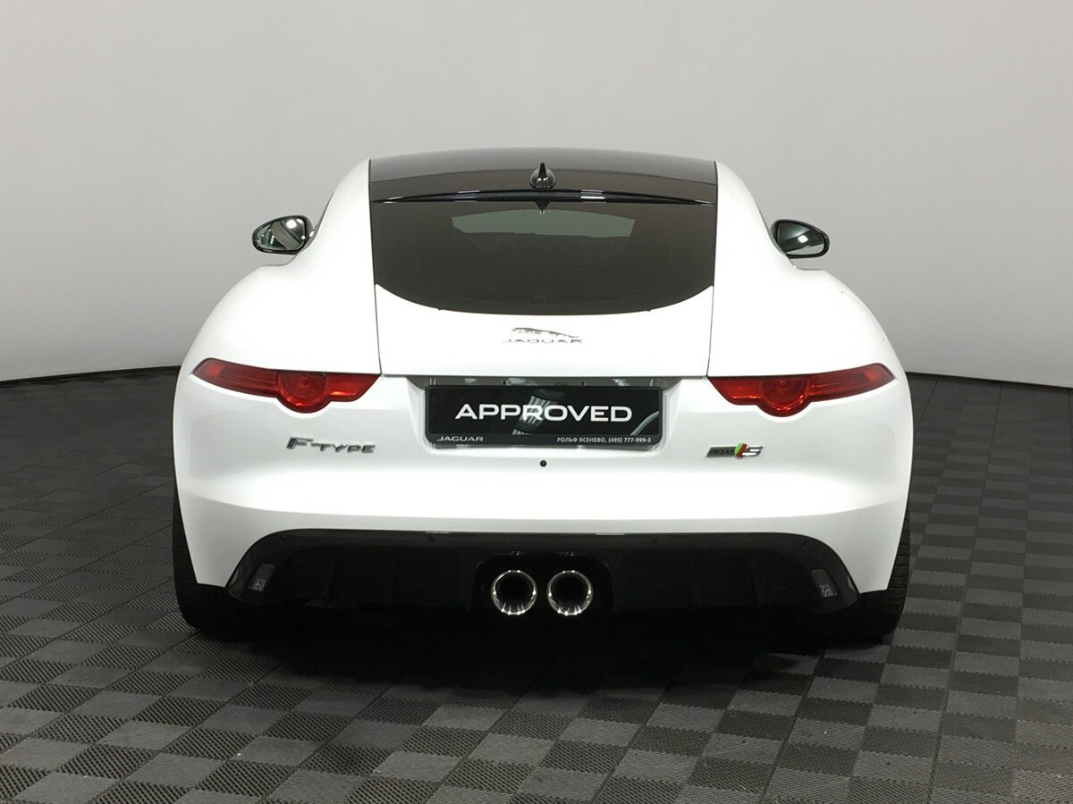 Jaguar f-Type вид сзади