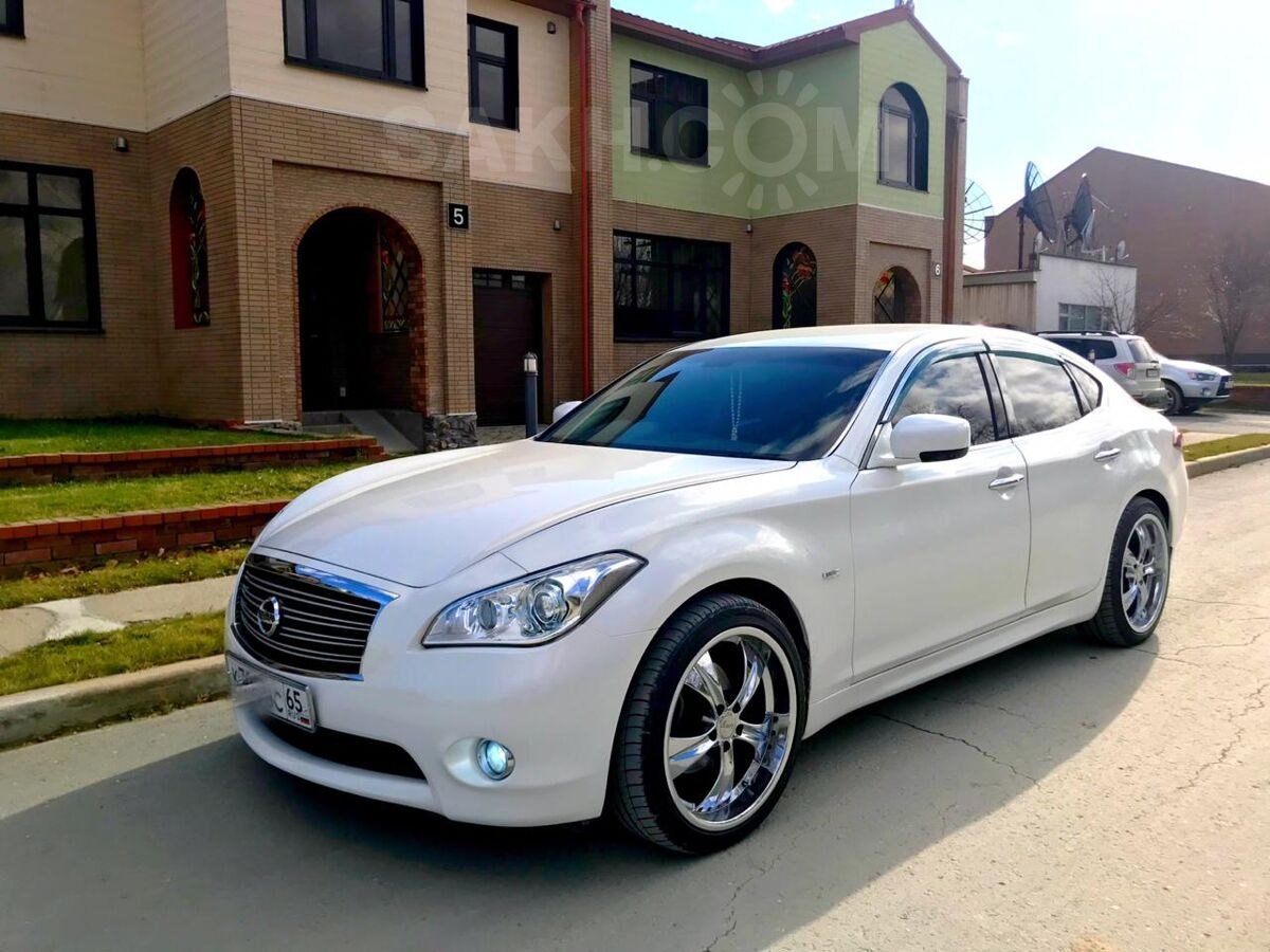 Nissan Fuga 2010