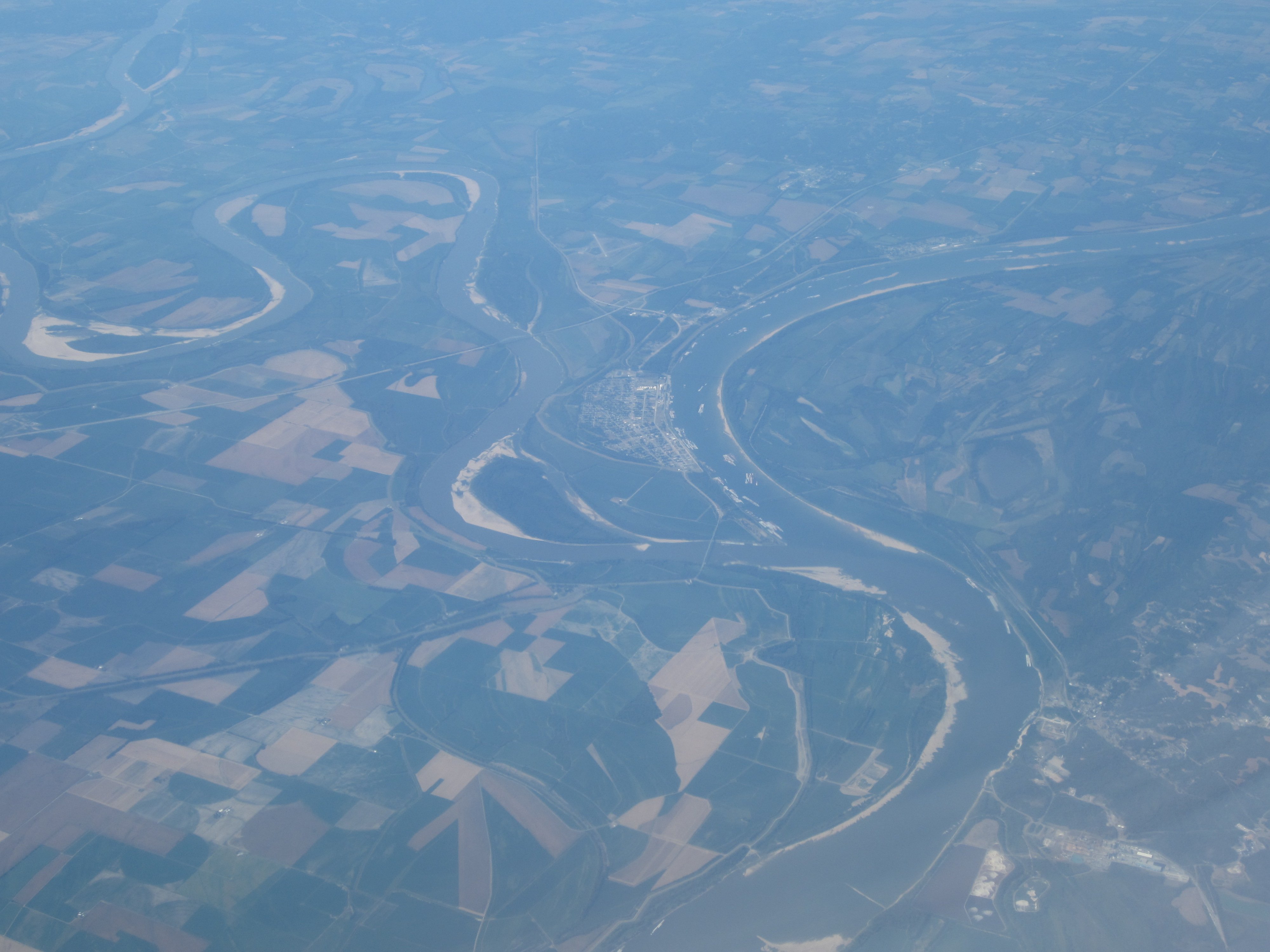 Река миссури бассейн какого океана. Устье реки Миссури. Устье реки Миссисипи. Миссисипи течение. Направление реки Миссисипи.