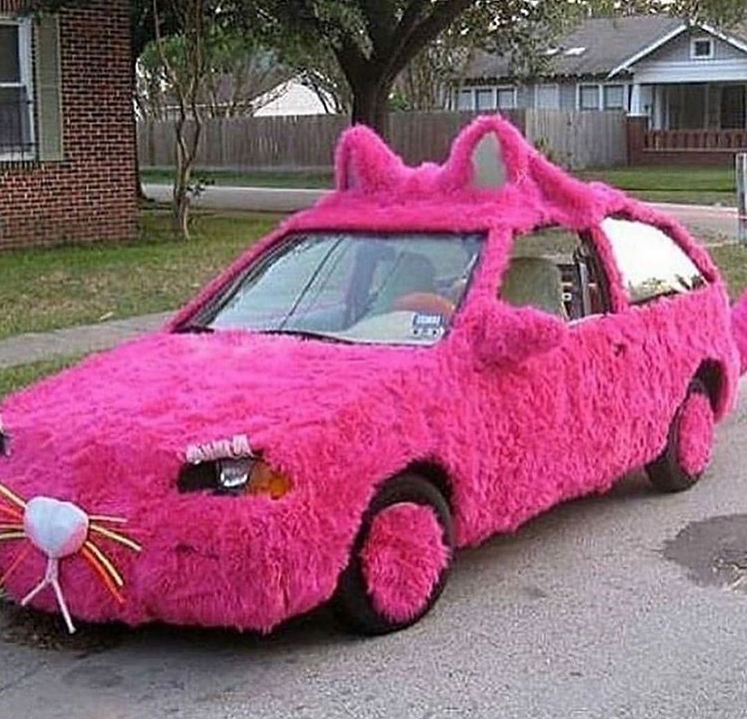 Розовая машина смешная