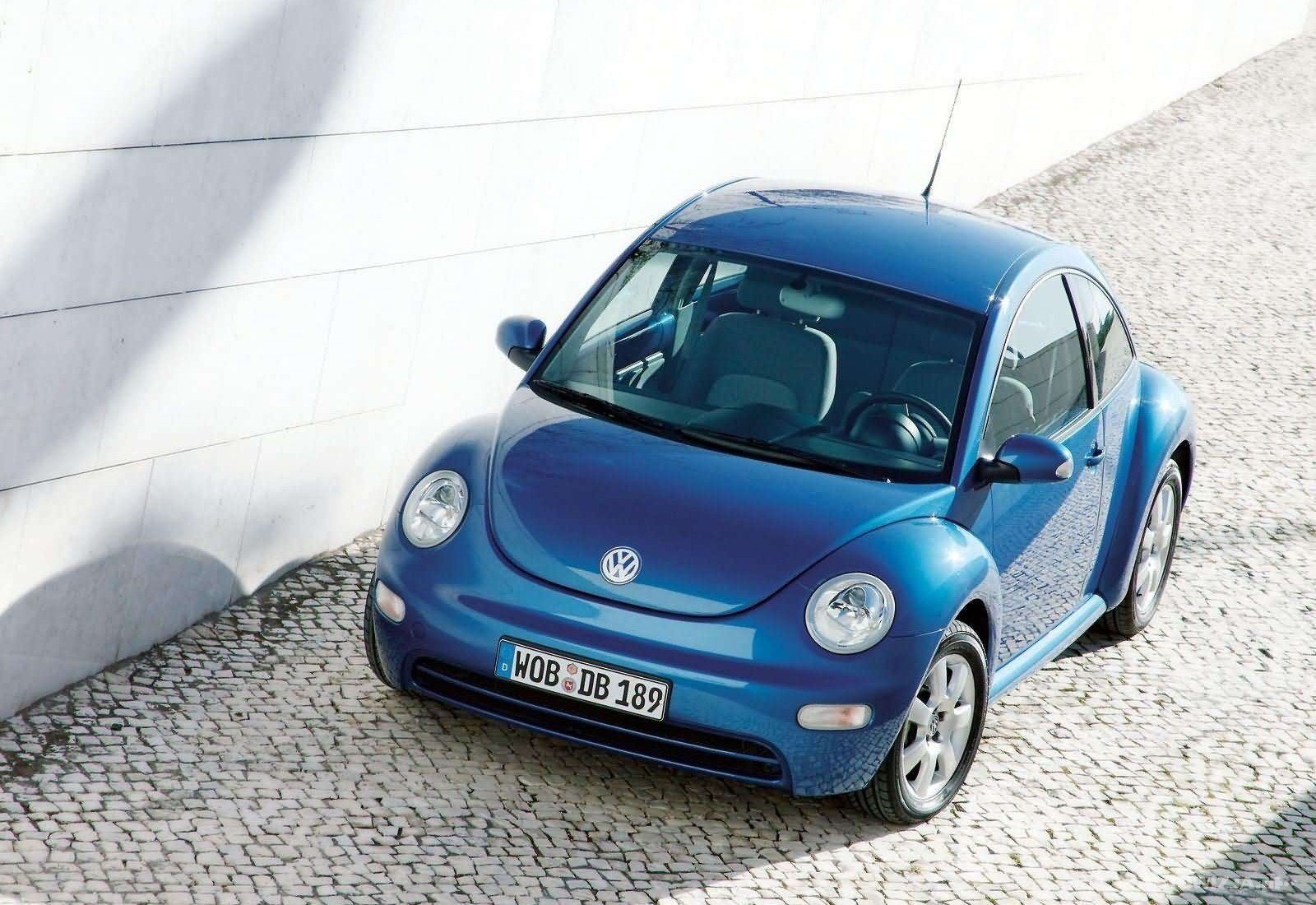 Характеристика автомобиль фольксваген. Фольксваген Битл 1. Volkswagen Жук New Beetle 1998. Volkswagen New Beetle 1 поколение. Фольксваген Нью Битл 1998.