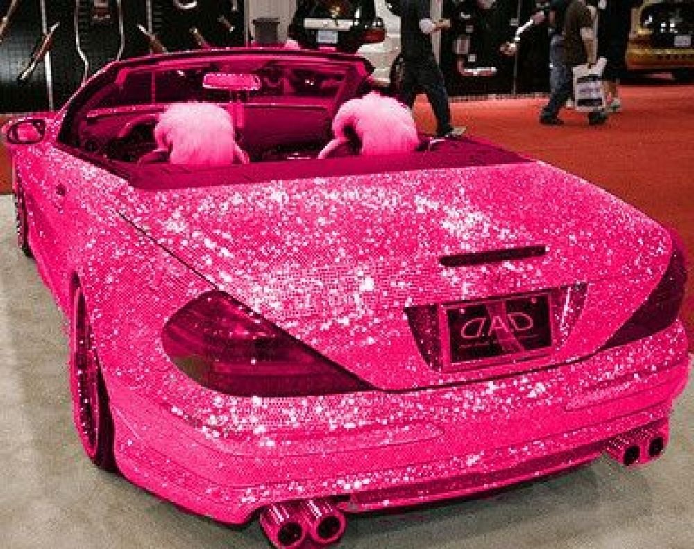 Розовая машина с ресницами