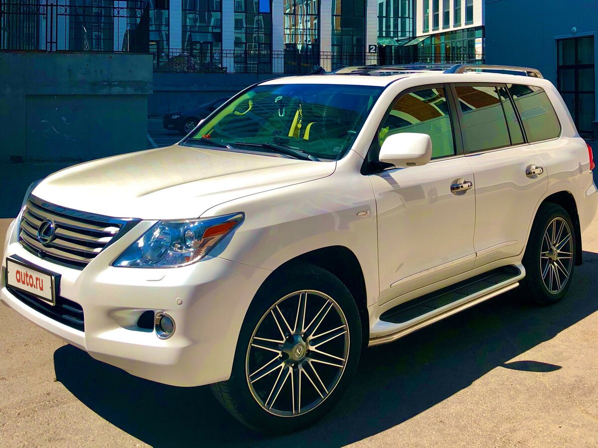 Джип Lexus LX 570 белый