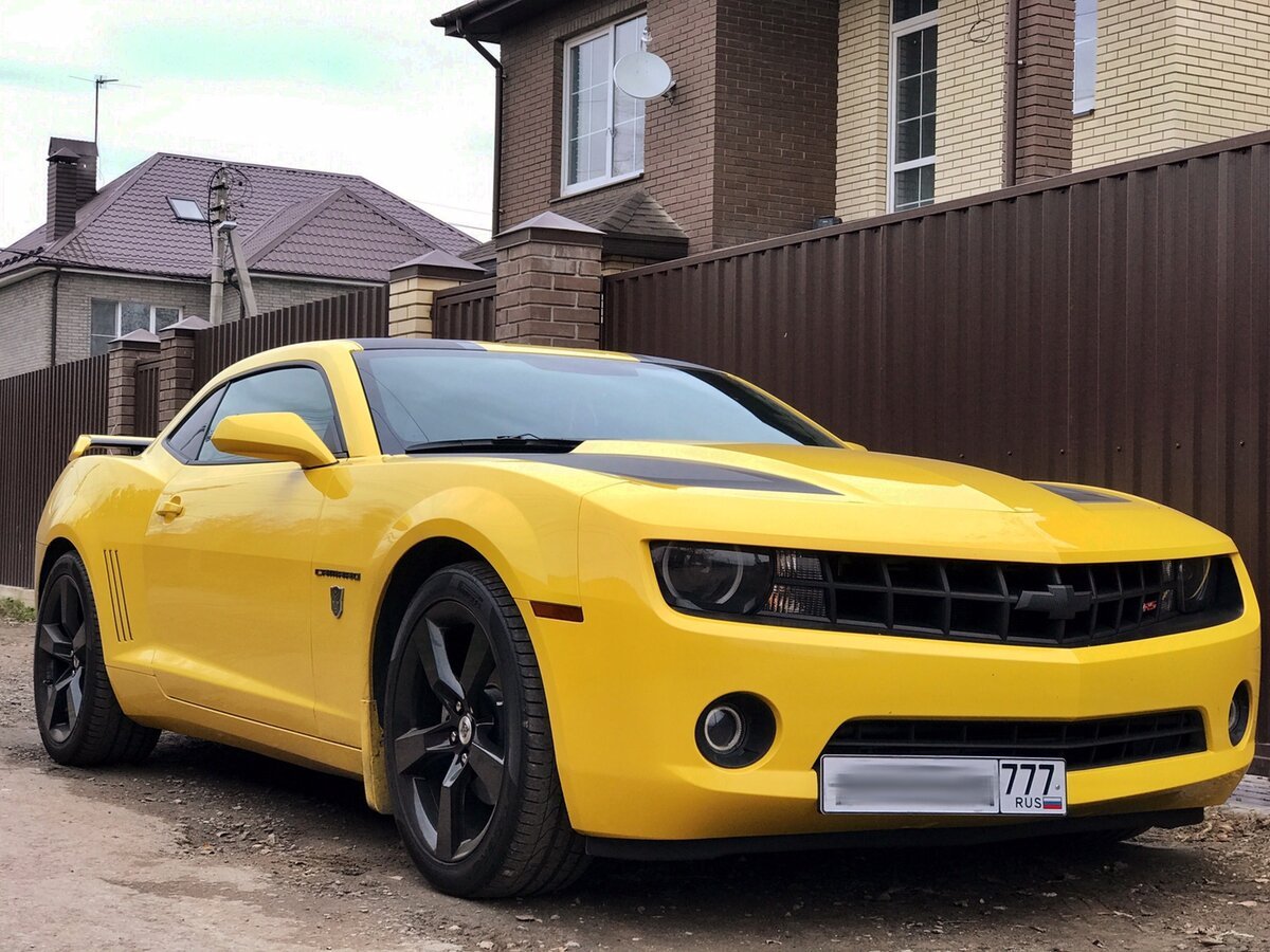 Chevrolet Camaro желтый