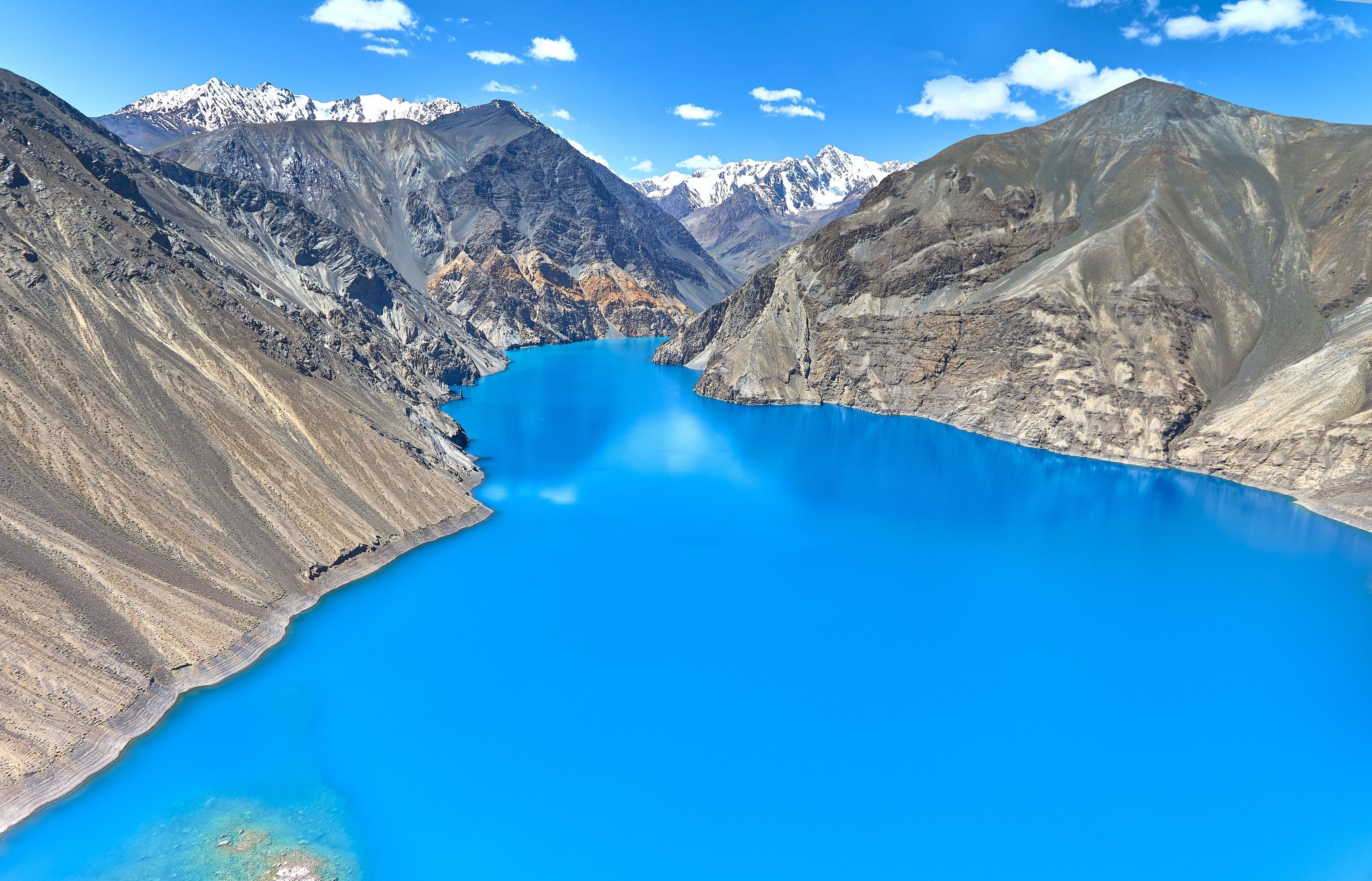 Сарезское озеро таджикистан. Озера Сарез в памире. Кули Сарез в Таджикистане. Кули Сарез Памир. Озеро Сарез в Таджикистане.