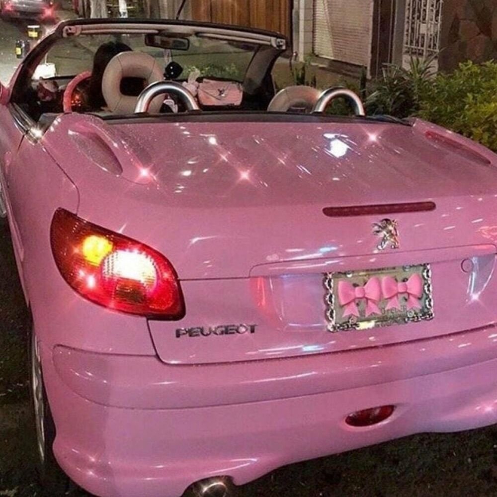 Розовая машина с сердечками