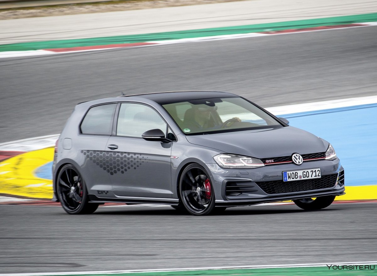 Фольксваген гольф GTI 2019