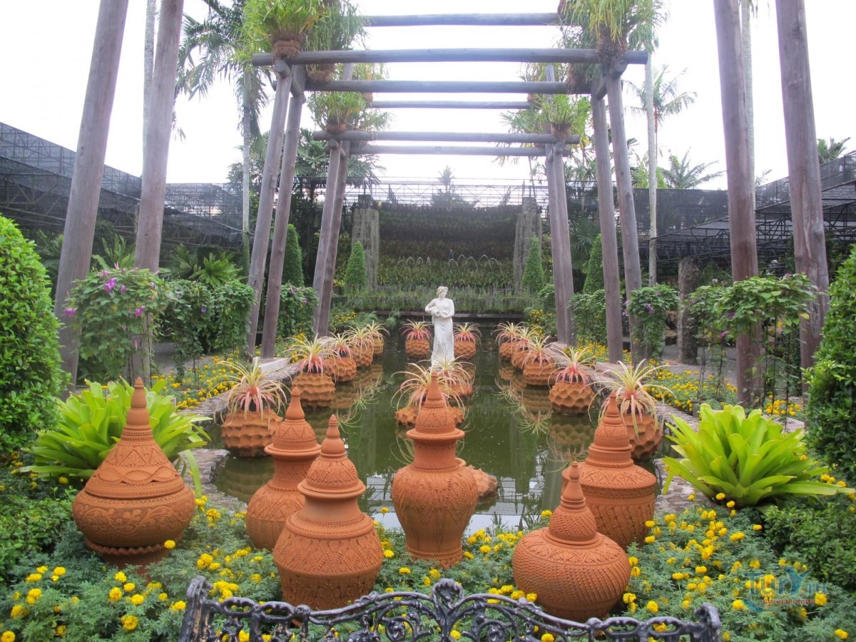 Ботанический сад Нонг Нуч пруды